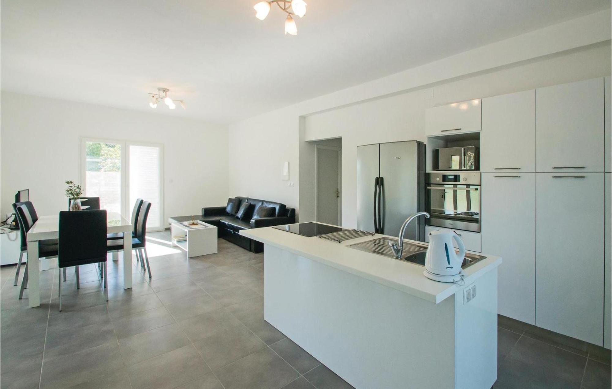 Stunning Apartment In Grscica With Kitchen Prizba Eksteriør bilde