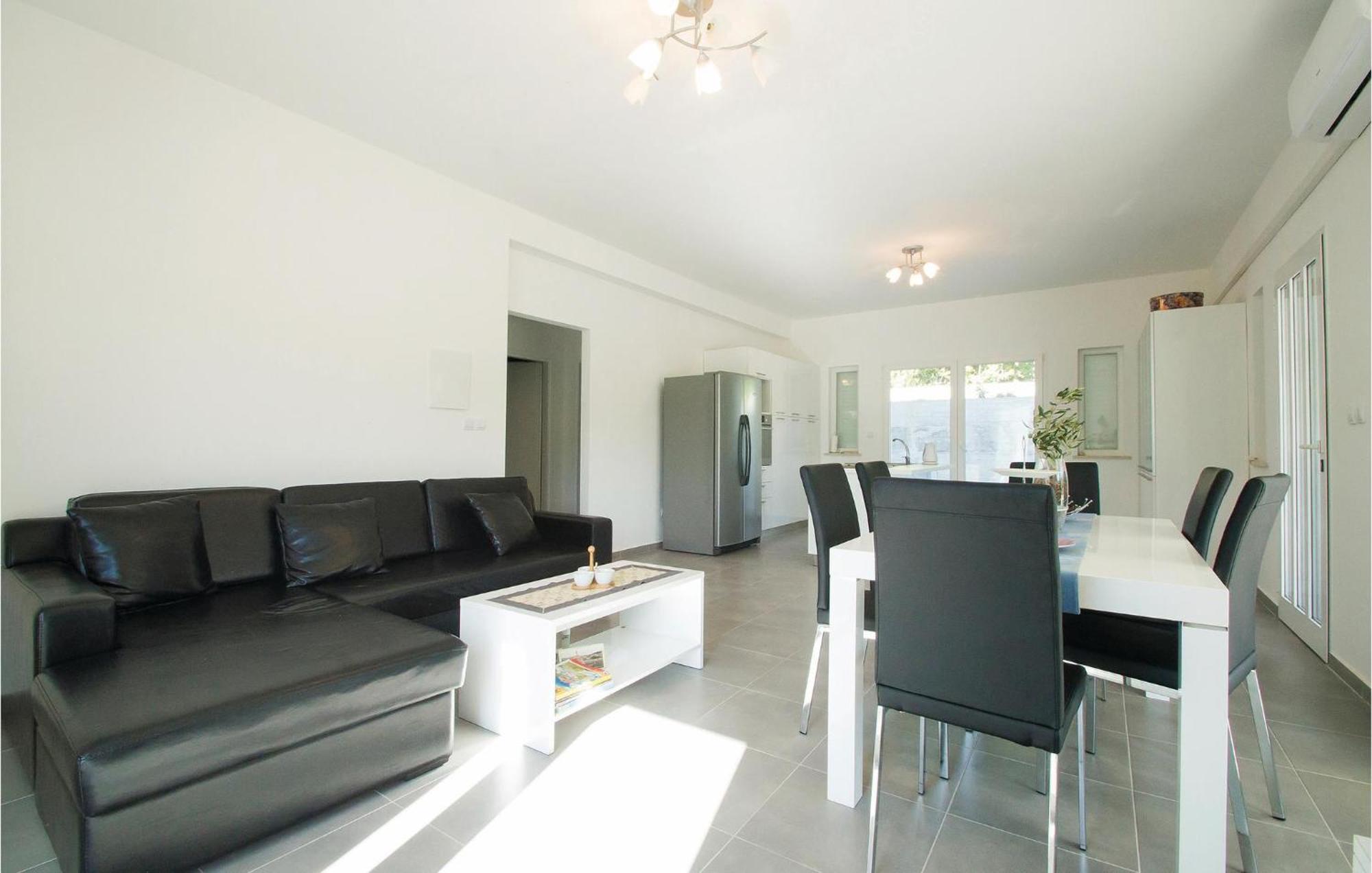 Stunning Apartment In Grscica With Kitchen Prizba Eksteriør bilde